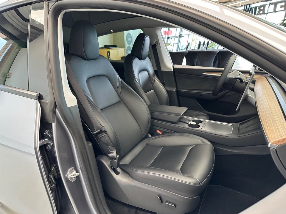 Tesla Model Y Long Range AWD 5d