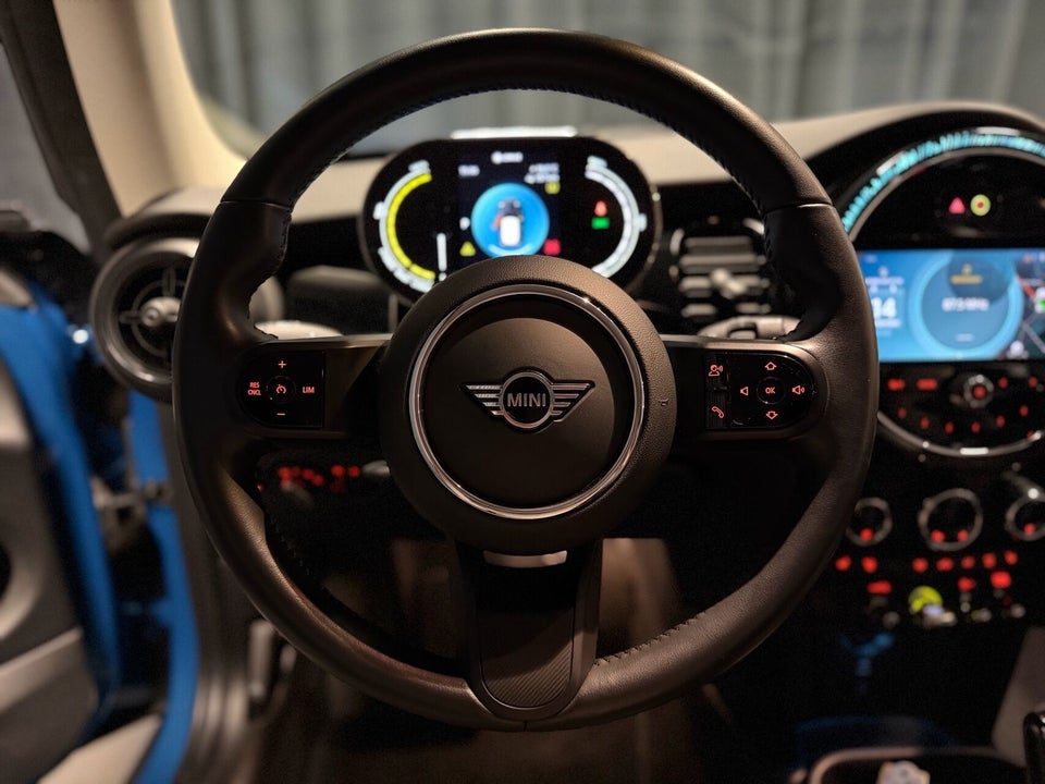 MINI Cooper SE Essential 3d