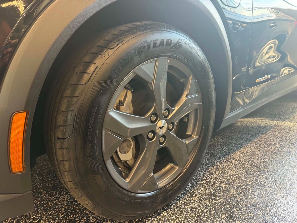 Ford Mustang Mach-E 70 Premium Standard Range 5d