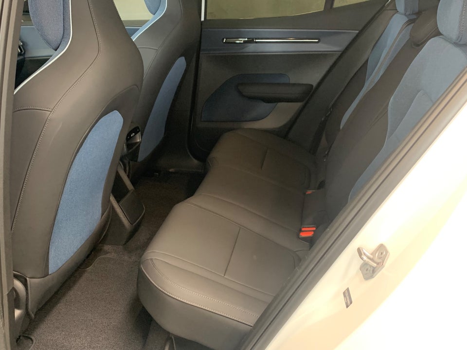 Volvo EX30 Extended Range Plus 5d