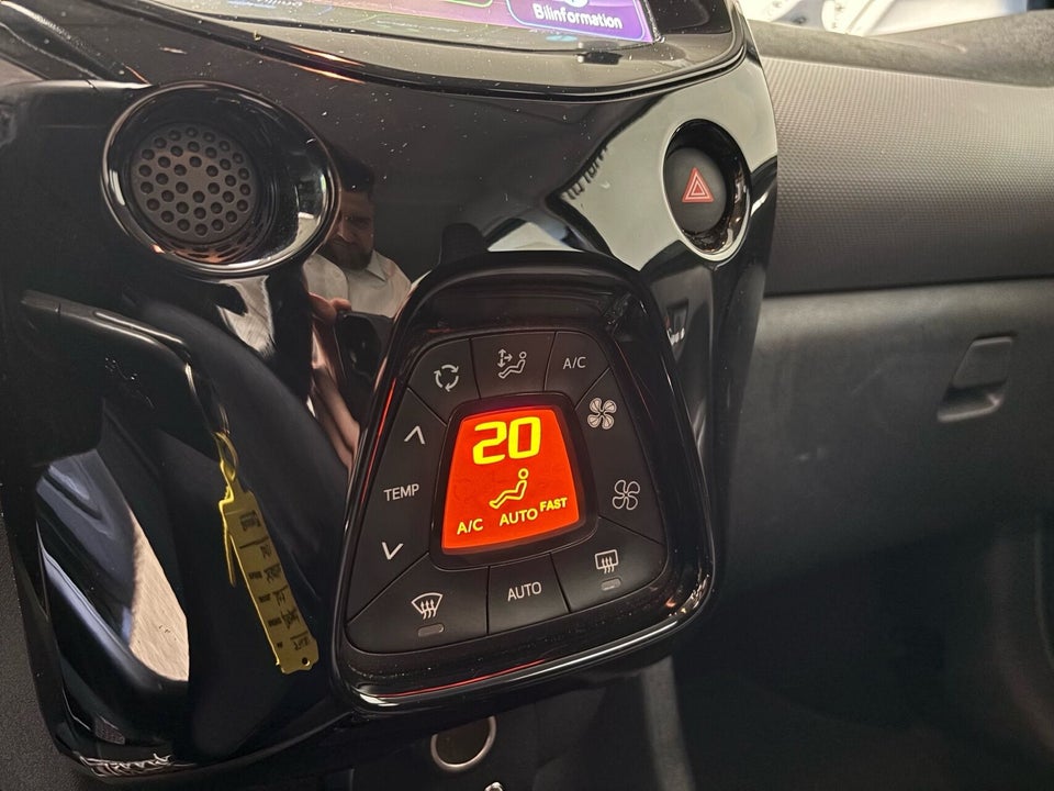 Peugeot 108 1,0 e-VTi 72 Selection Tech 5d