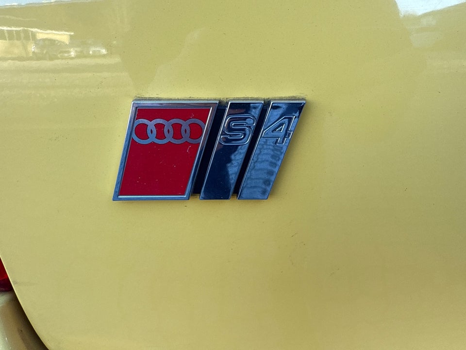 Audi S4 2,7 Avant quattro 5d