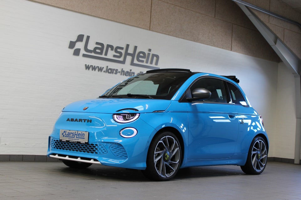 Abarth 500e Scorpionissima Cabrio 2d