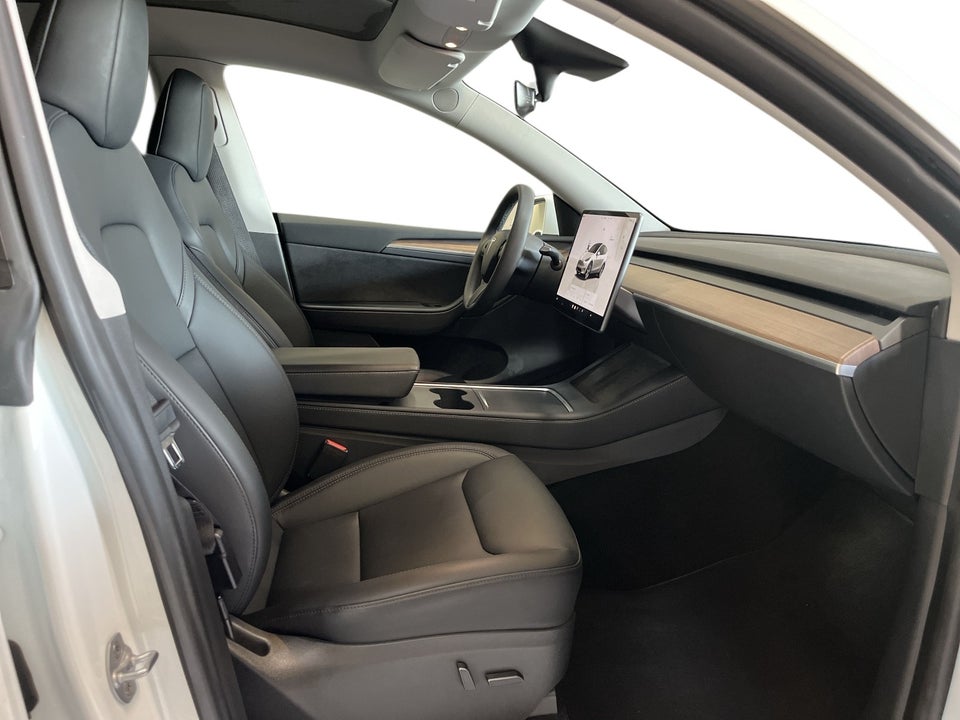 Tesla Model Y Long Range AWD 5d