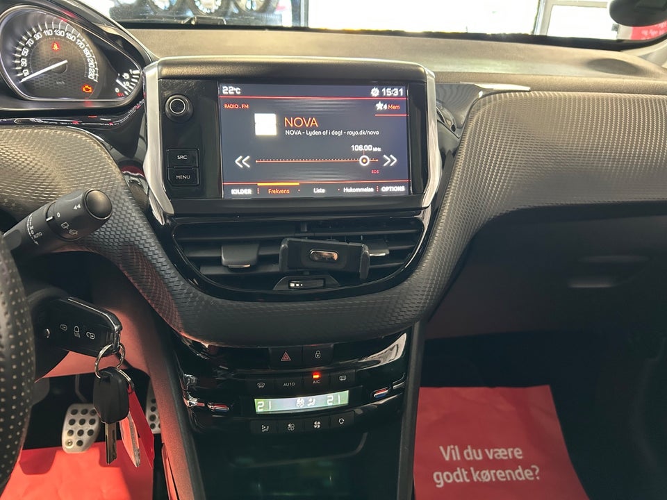 Peugeot 2008 1,6 BlueHDi 100 GT Line Sky 5d