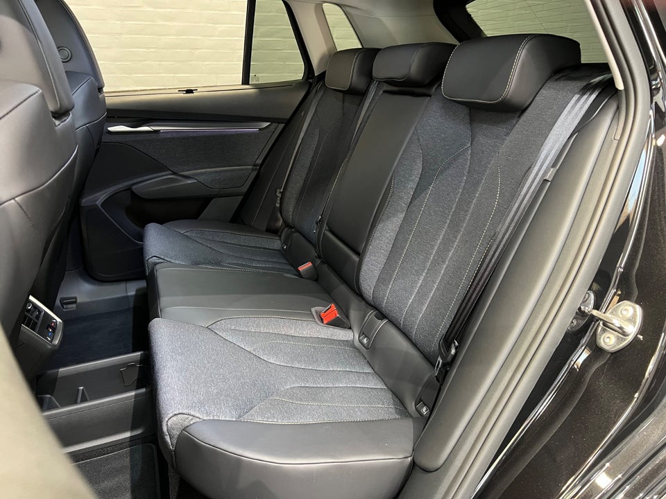 Skoda Elroq 60 iV Loft 5d