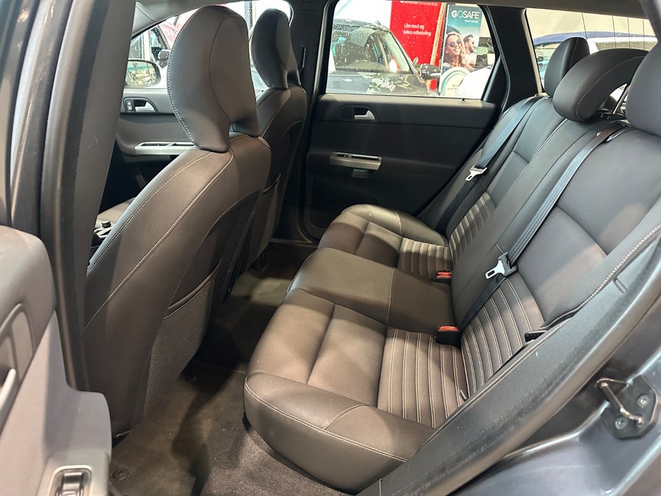 Volvo V50 1,8 Kinetic 5d