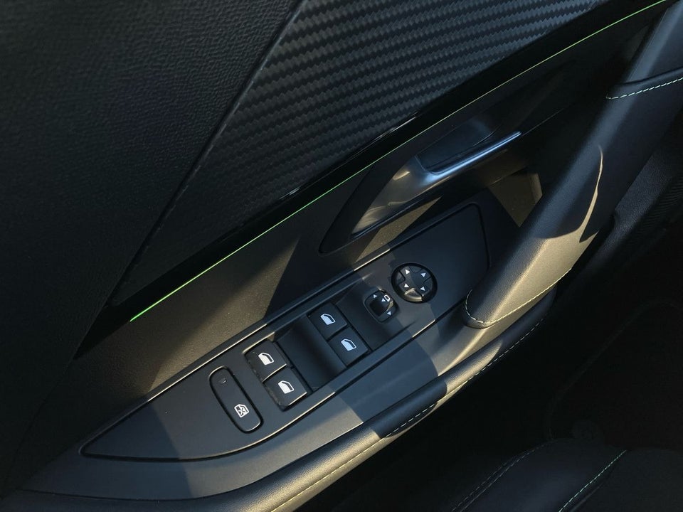 Peugeot e-208 50 GT Sky 5d