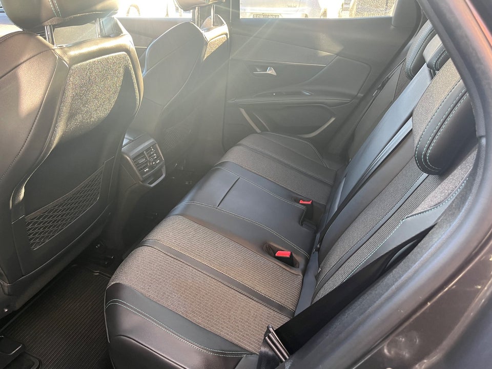 Peugeot 3008 1,6 Hybrid Allure Pack EAT8 5d