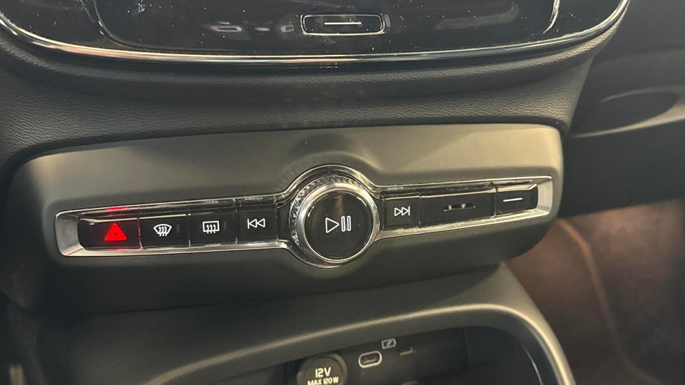 Volvo XC40 ReCharge Extended Range Plus 5d
