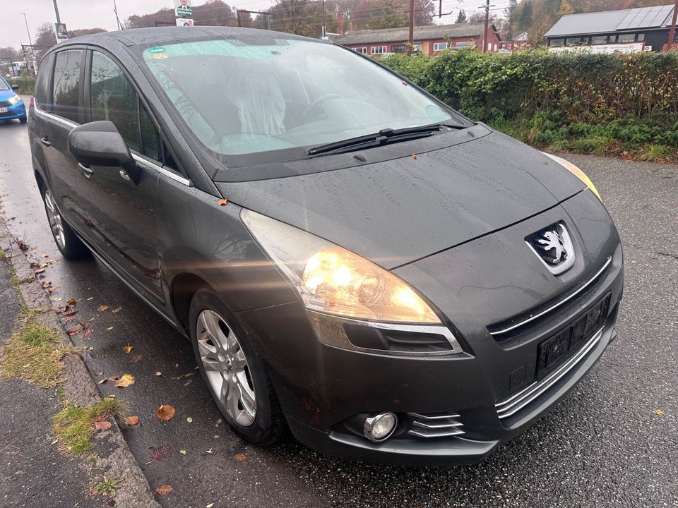 Peugeot 5008 1,6 HDi 110 Premium 7prs 5d