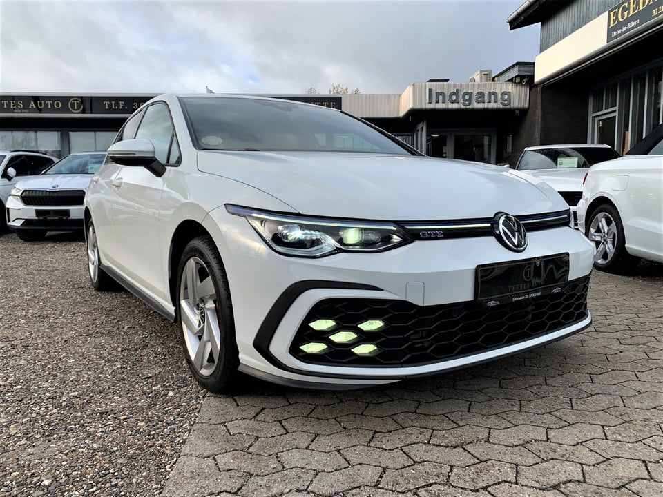 VW Golf VIII 1,4 GTE DSG 5d