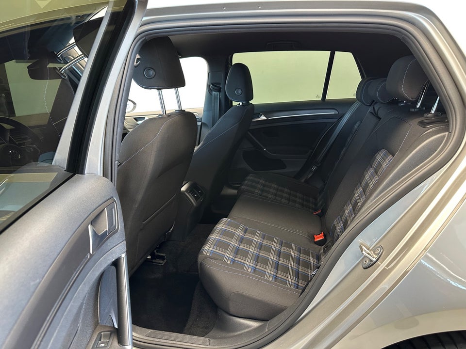 VW Golf VII 1,4 GTE DSG 5d