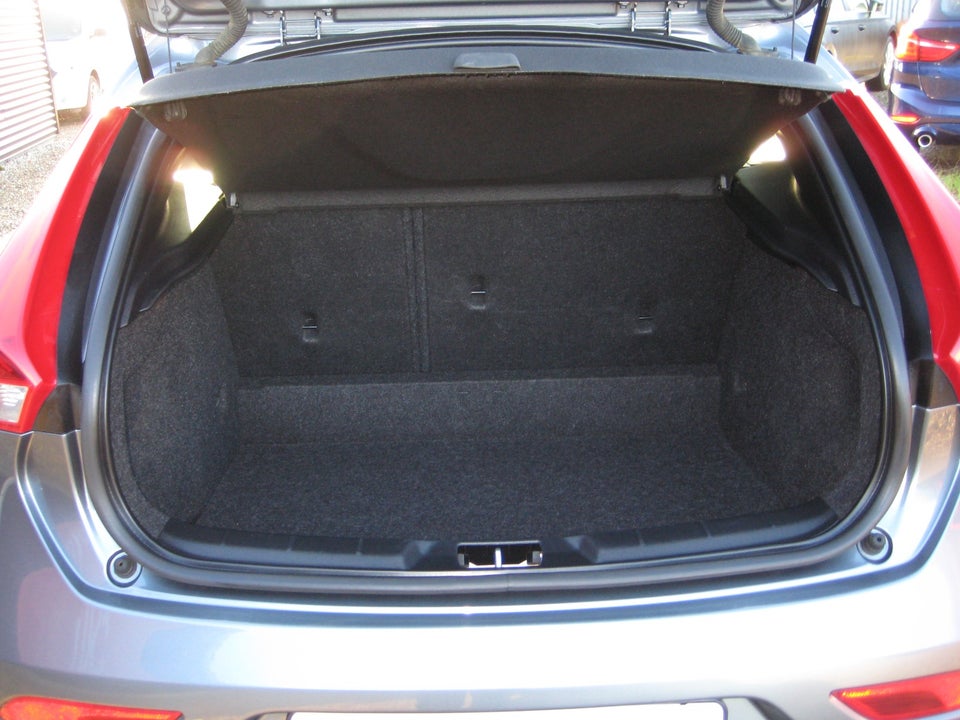 Volvo V40 2,0 D3 150 Momentum aut. 5d