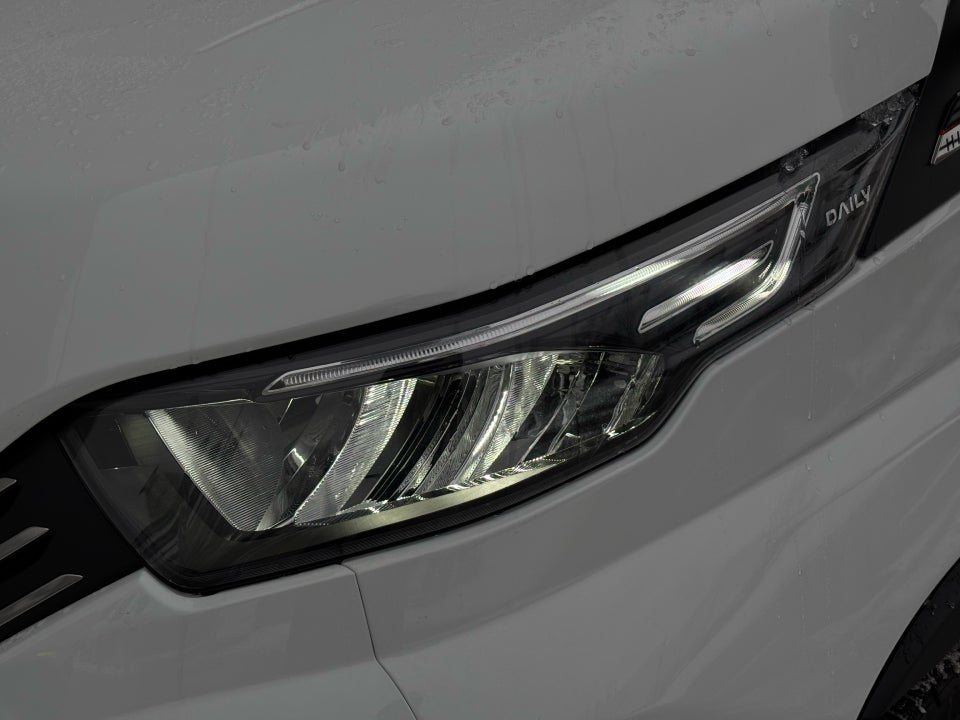 Iveco Daily 3,0 35S18 4100mm Box m/lift AG8