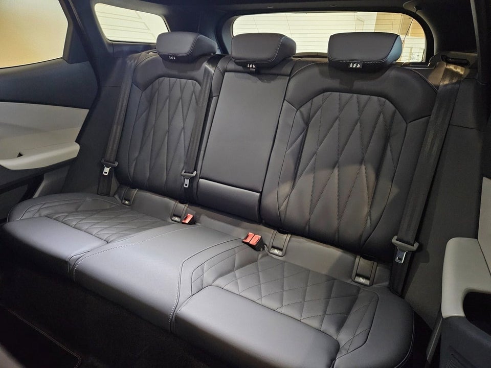 Ford Explorer 77 Premium Extended Range 5d