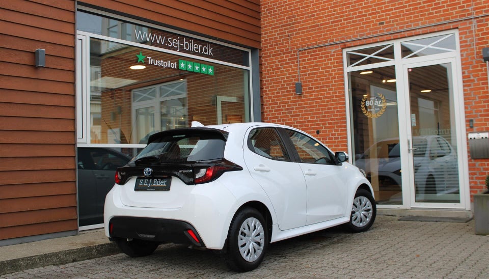 Toyota Yaris 1,5 Hybrid H3 e-CVT 5d