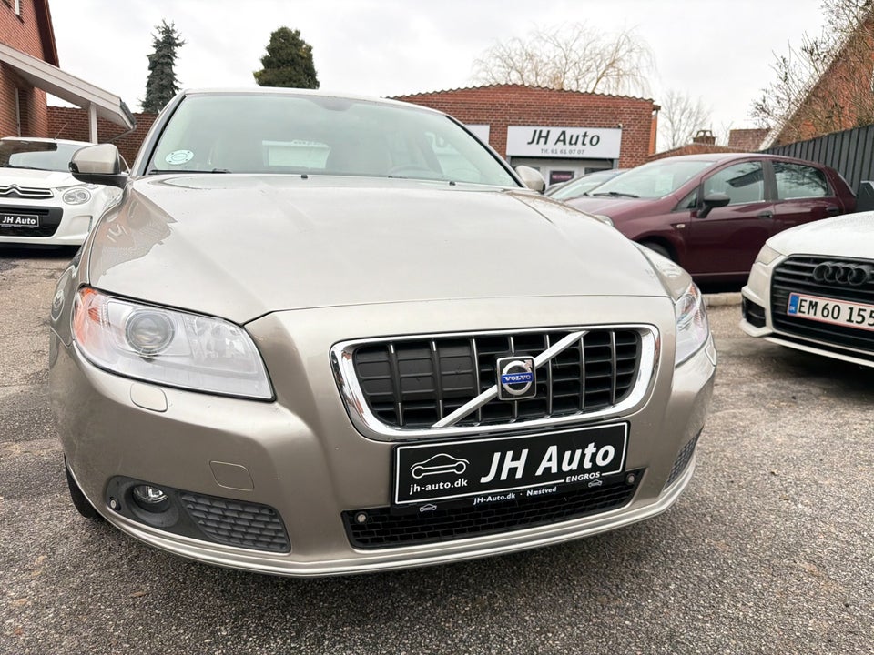 Volvo V70 2,5 T Summum aut. 5d