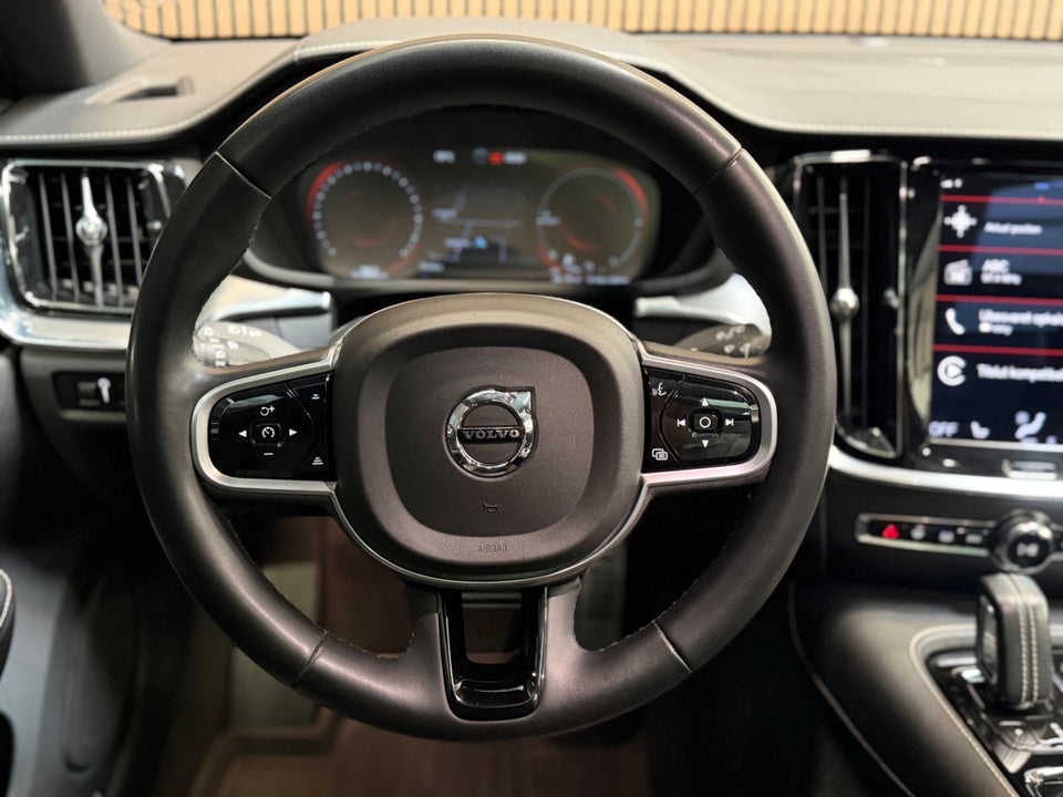 Volvo V60 2,0 T6 ReCharge R-Design aut. AWD 5d