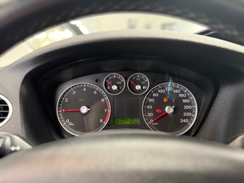 Ford Focus 1,6 Titanium 5d
