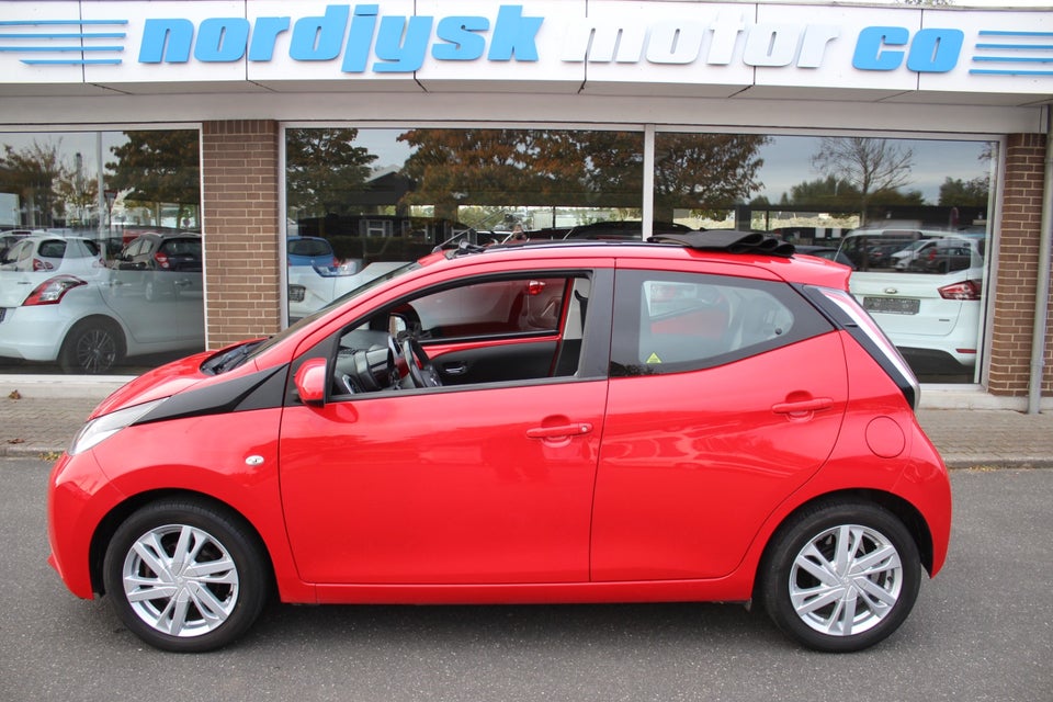 Toyota Aygo 1,0 VVT-i x-wave Sky 5d
