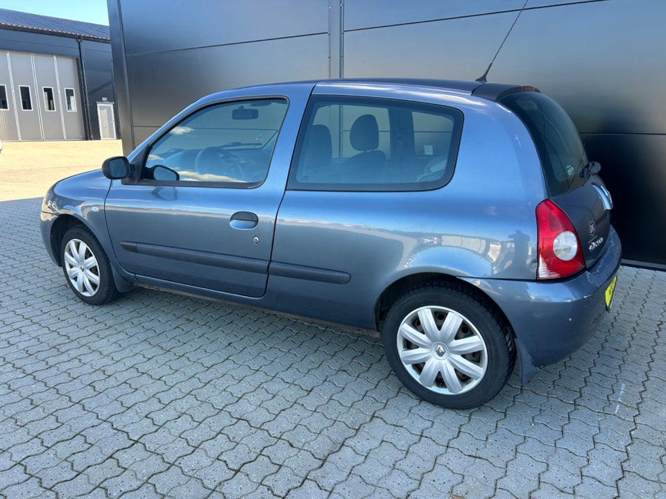 Renault Clio II 1,2 8V Storia 3d