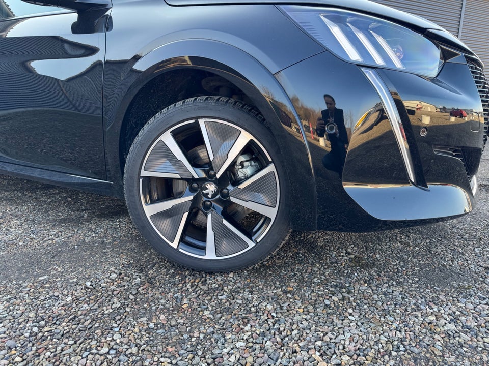Peugeot e-208 50 GT 5d