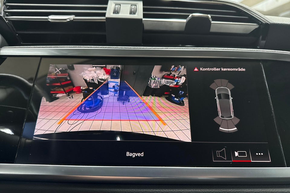 Audi Q3 45 TFSi e Attitude plus S-tr. 5d