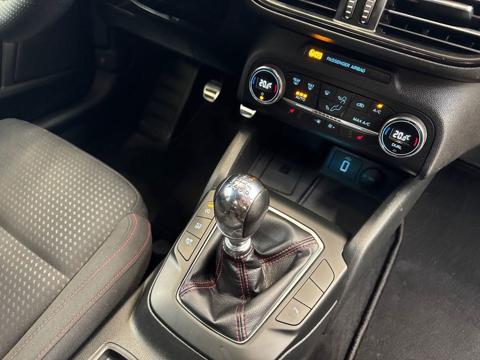 Ford Focus 1,0 EcoBoost ST-Line Business stc. 5d