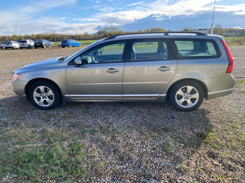 Volvo V70 2,5 T Momentum aut. 5d