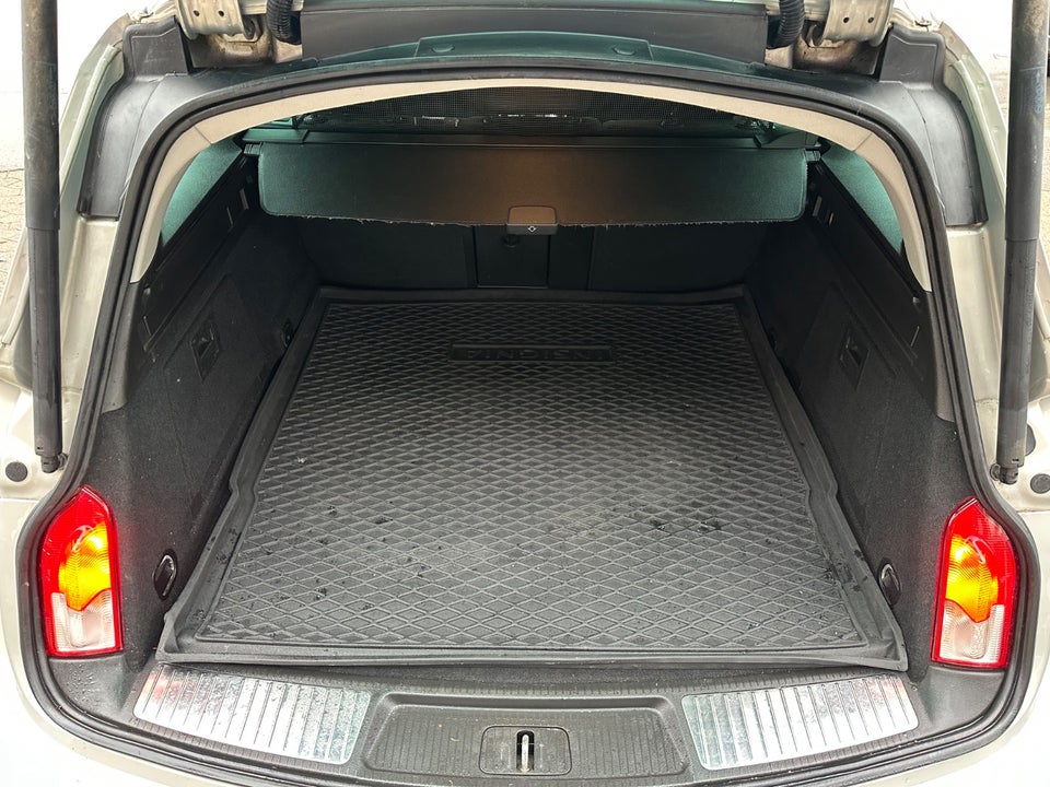 Opel Insignia 1,8 Edition Sports Tourer 5d