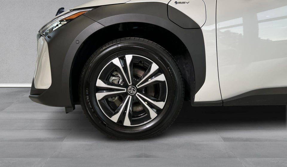 Toyota bZ4X Executive 5d