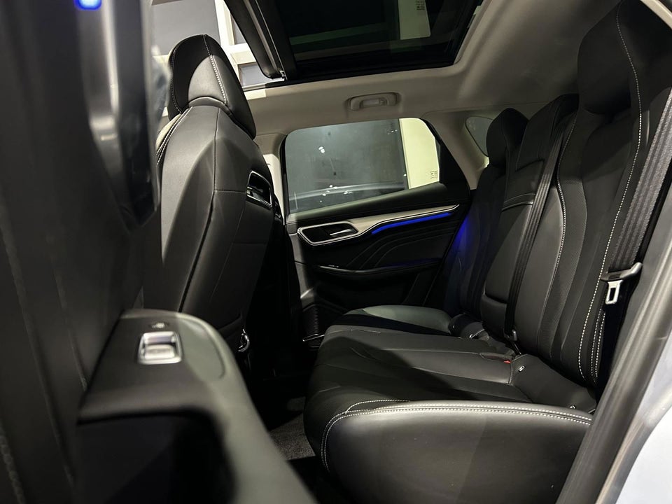 MG Marvel R Luxury 5d