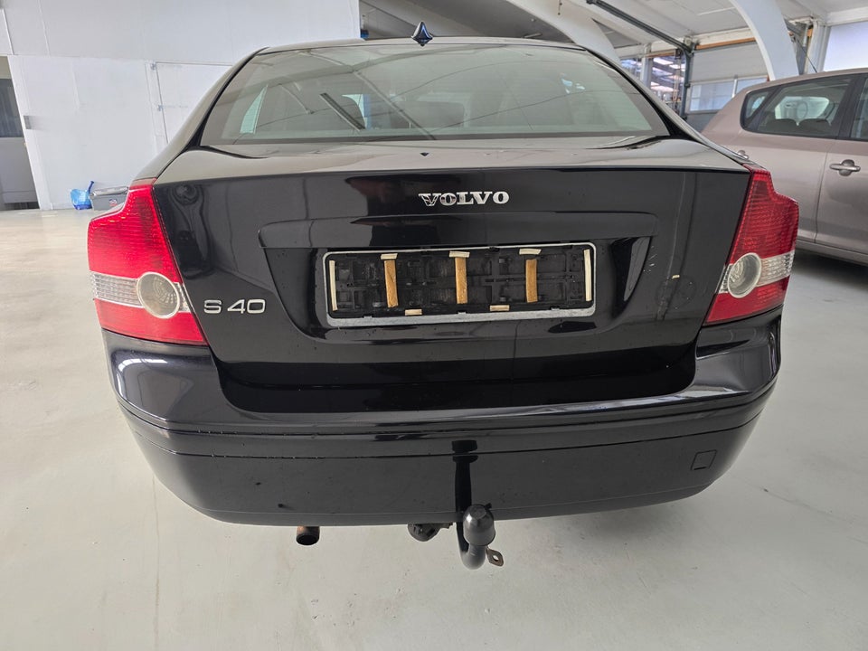 Volvo S40 1,6  4d