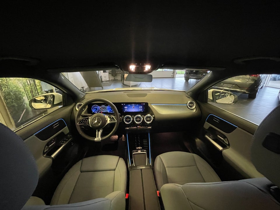 Mercedes EQA350 4Matic 5d