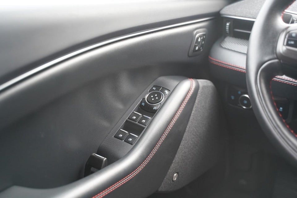 Ford Mustang Mach-E 98 Premium Extended Range 5d