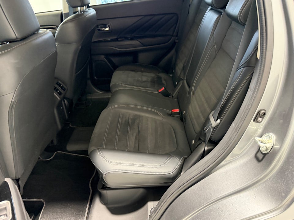 Mitsubishi Outlander 2,4 PHEV Instyle CVT 4WD 5d