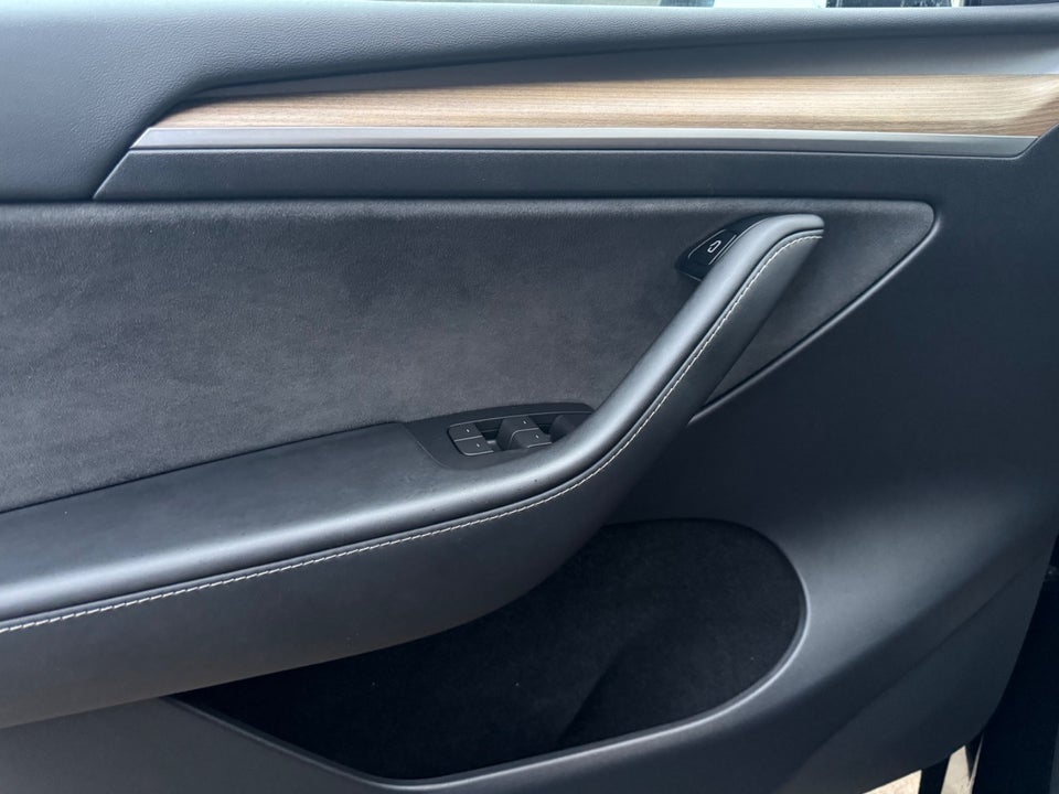 Tesla Model Y Long Range AWD 5d