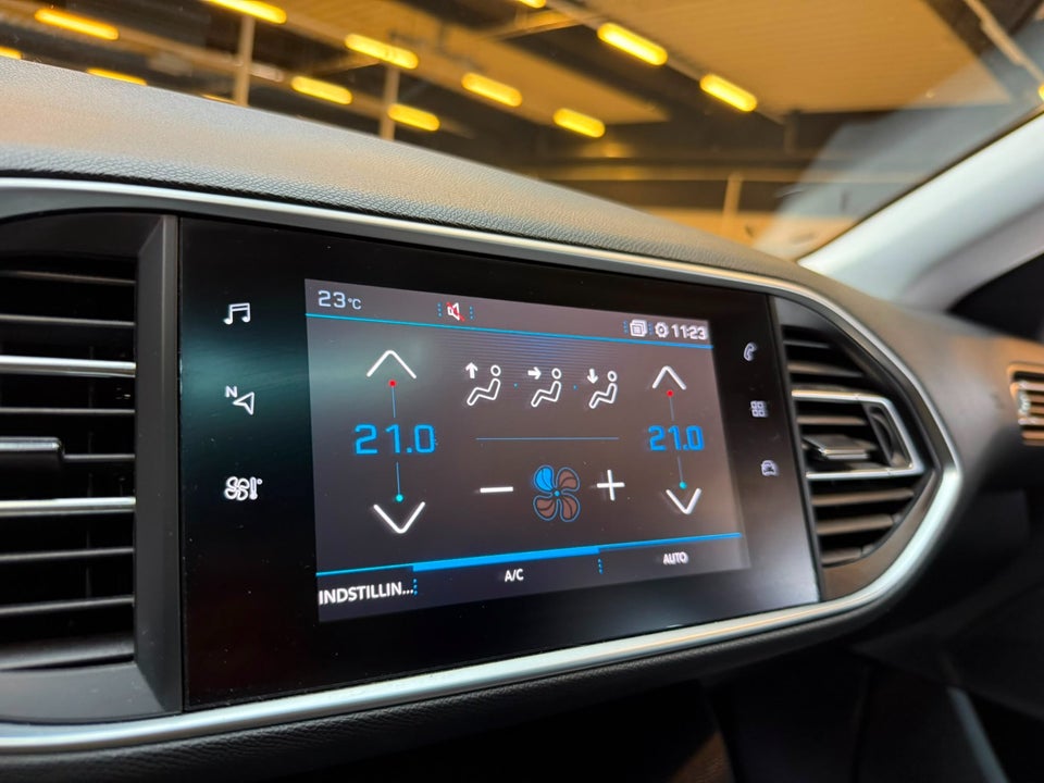 Peugeot 308 1,2 PureTech 130 Selection Sky SW 5d