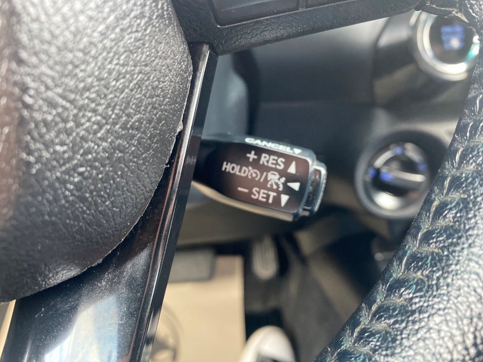 Toyota HiLux 2,8 D T4 Invincible Db.Kab aut. 4d