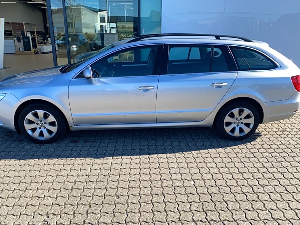 Skoda Superb 2,0 TDi 140 Ambition Combi 5d