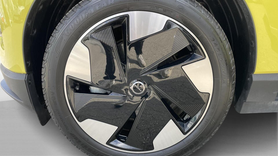 Volvo EX30 Extended Range Plus 5d