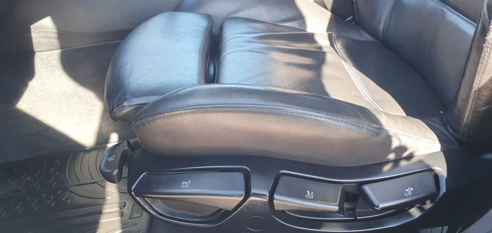 BMW 320i 2,2  4d