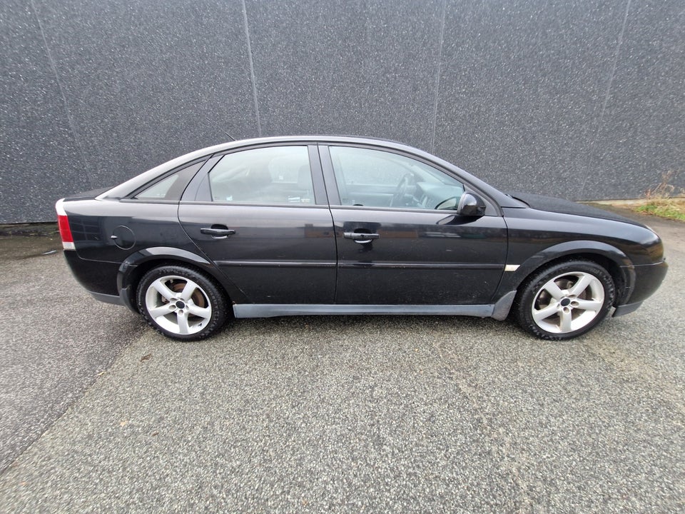 Opel Vectra 1,8 16V Essentia 4d