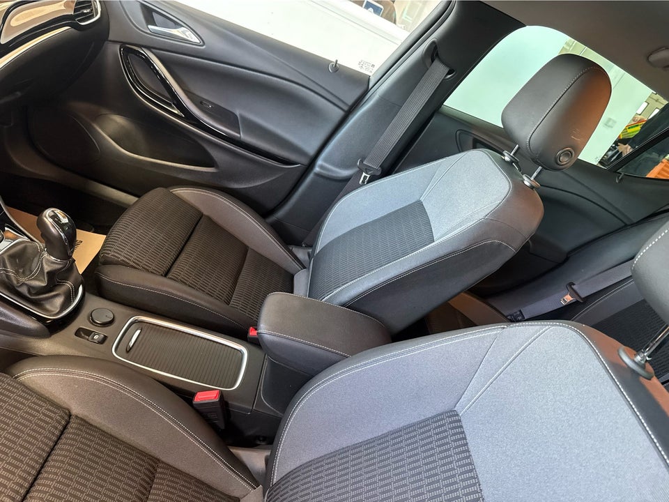 Opel Astra 1,5 D 105 Elegance 5d