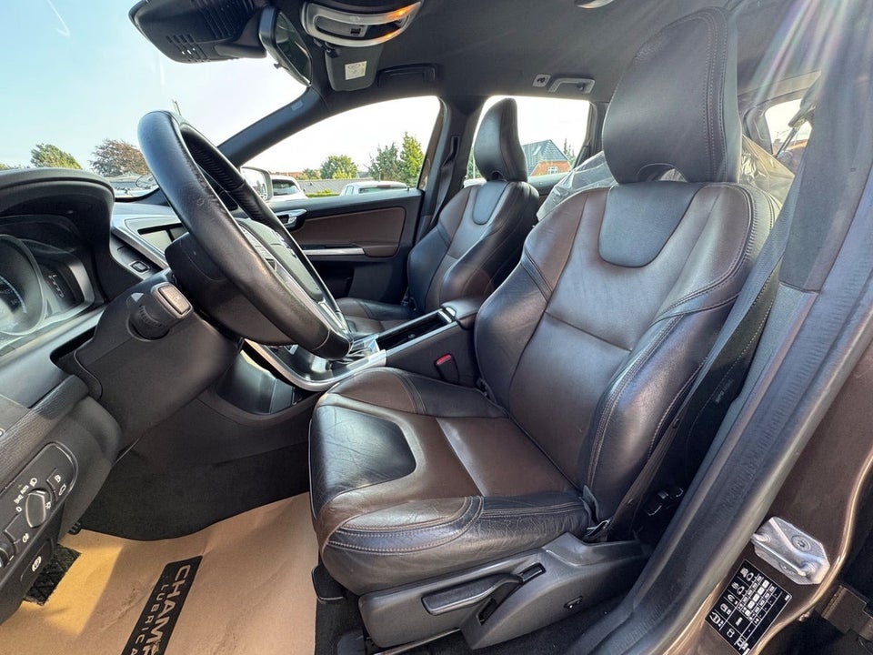 Volvo XC60 2,4 D5 215 Momentum aut. AWD Van 5d