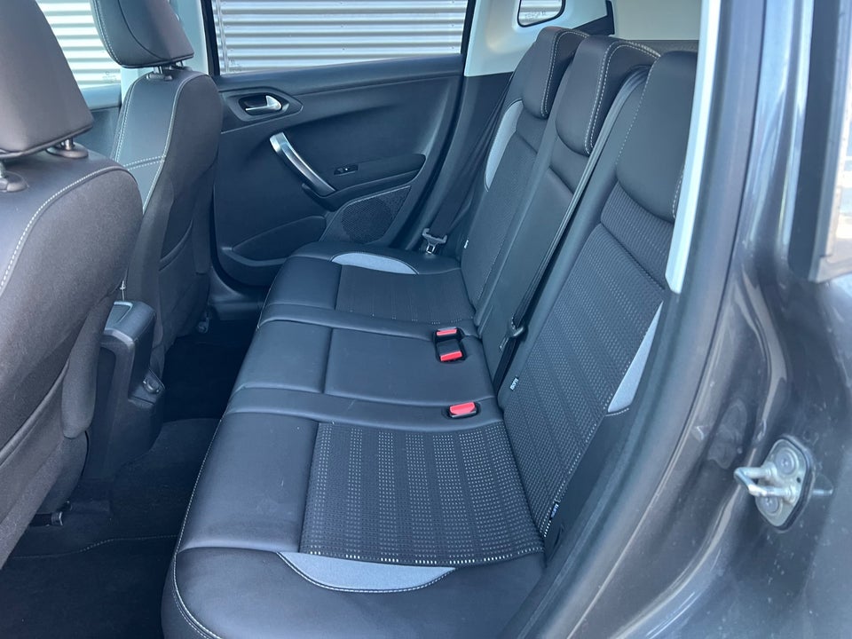 Peugeot 2008 1,6 BlueHDi 100 Allure Sky 5d