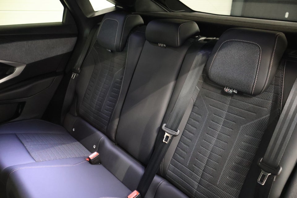 Peugeot e-3008 77 GT 5d