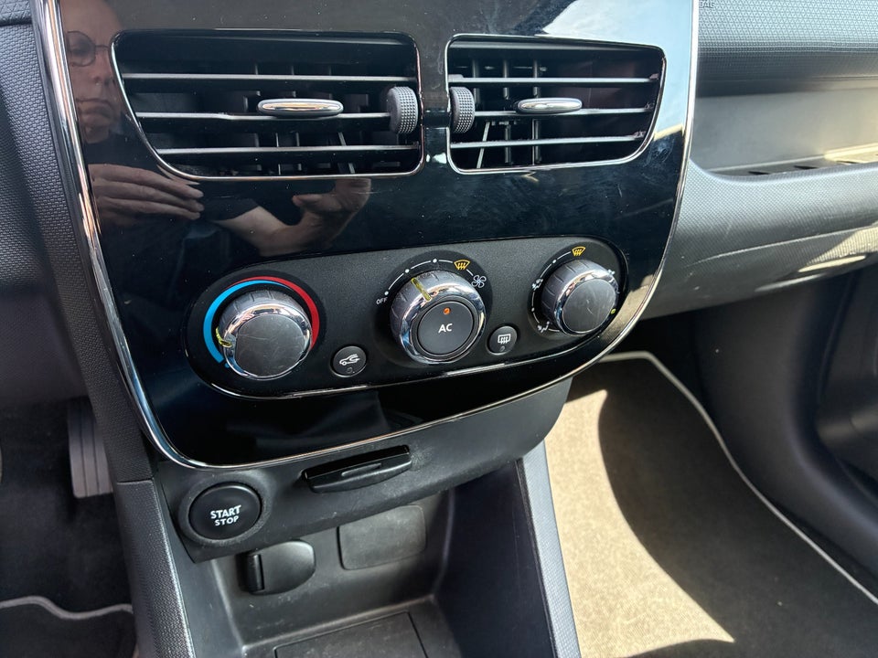 Renault Clio IV 0,9 TCe 90 Expression Sport Tourer 5d