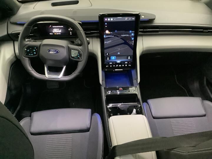 Ford Explorer 77 Premium Extended Range 5d